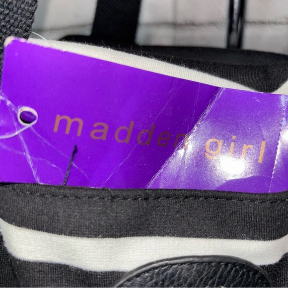 Madden Girl Black White Striped Duffle Bag - Picture 4 of 9